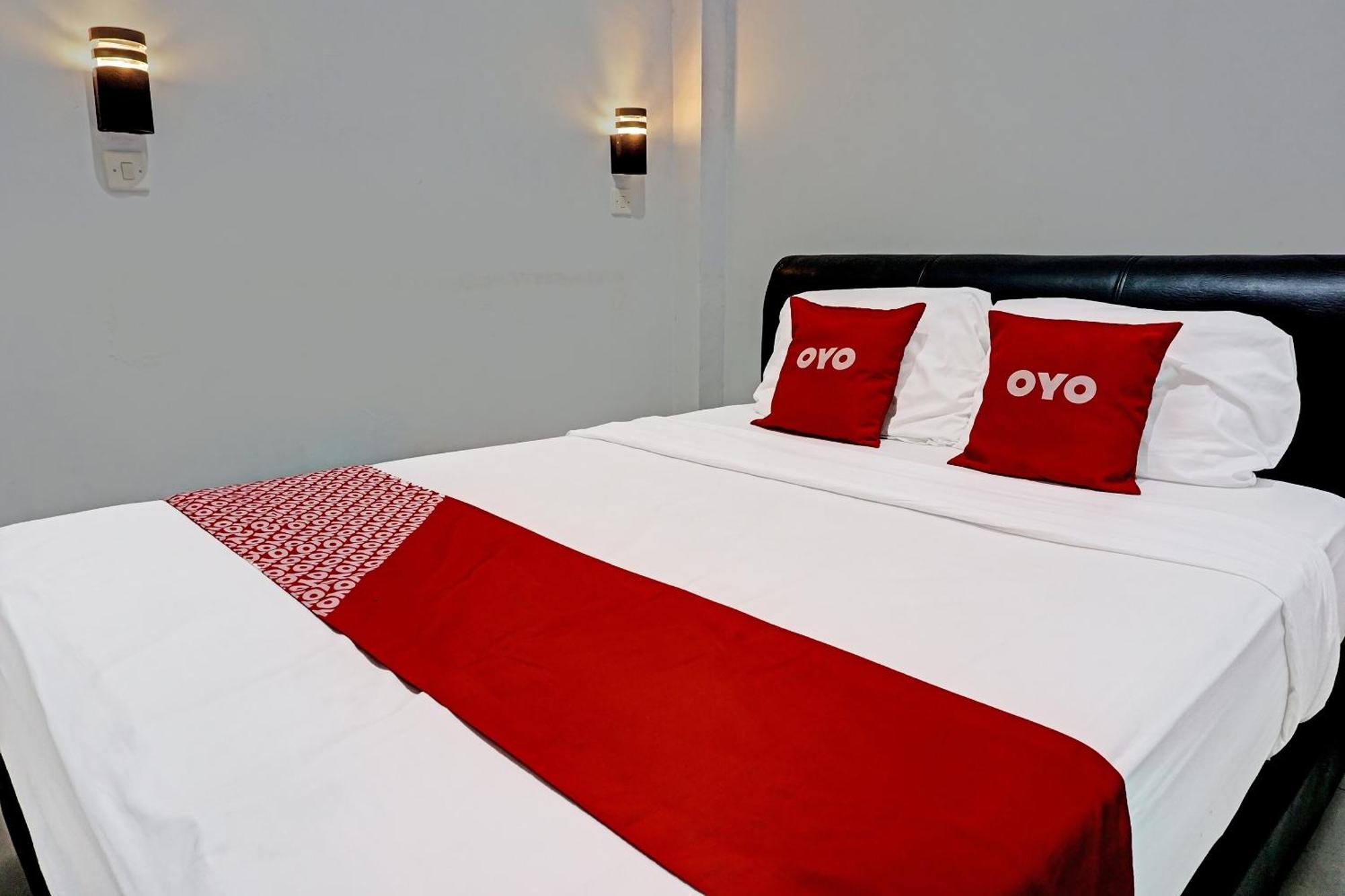 Oyo 91599 Penginapan Mutiara Madiun Exteriér fotografie