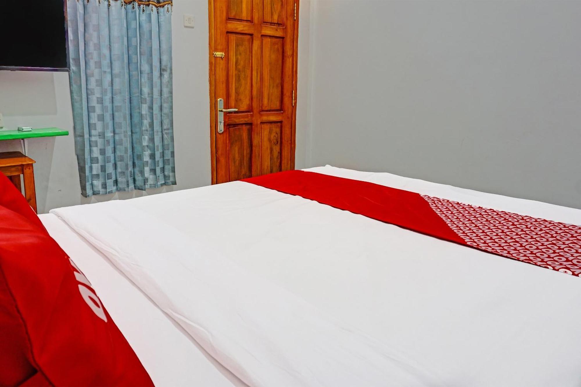 Oyo 91599 Penginapan Mutiara Madiun Exteriér fotografie