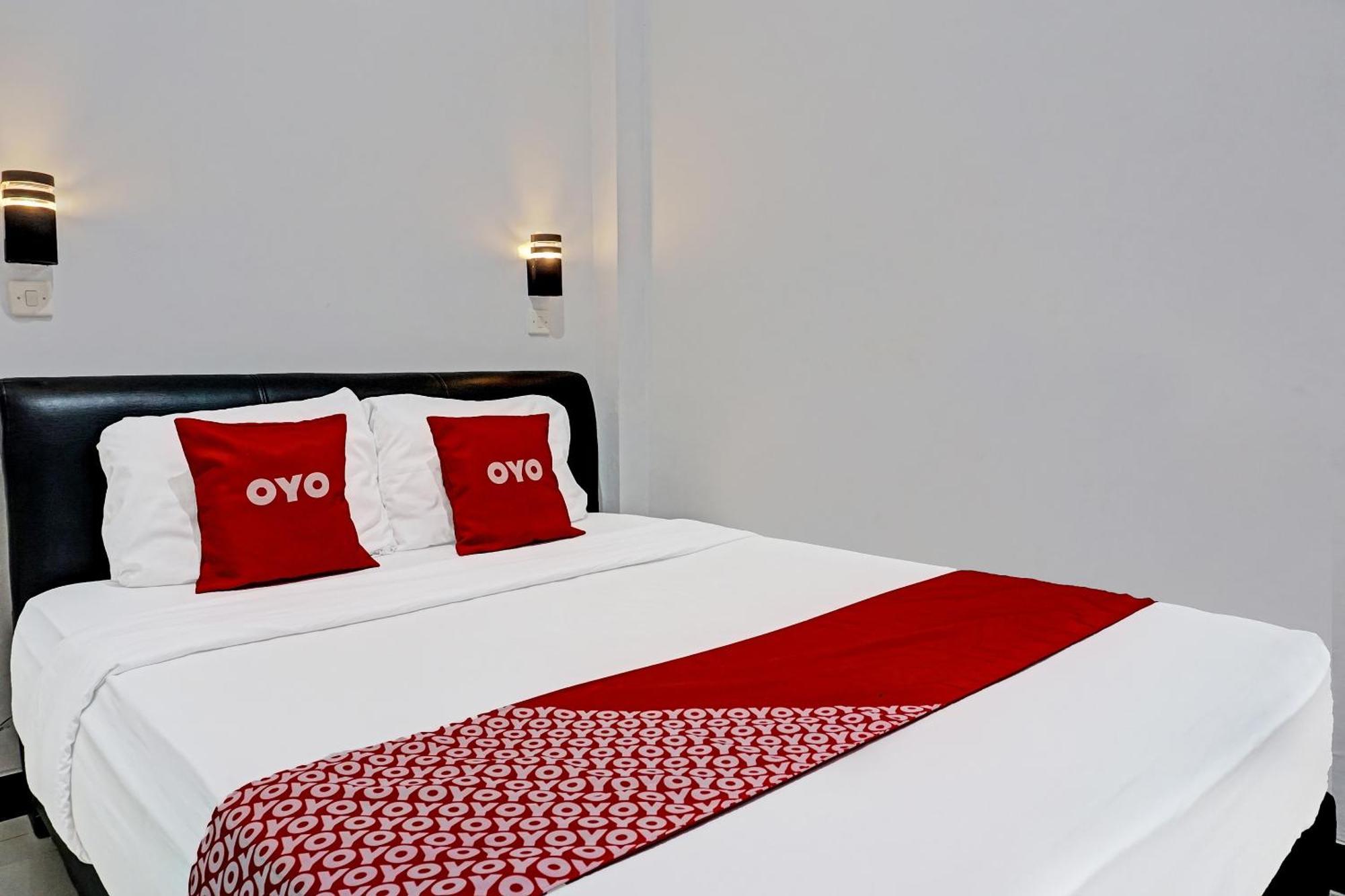 Oyo 91599 Penginapan Mutiara Madiun Exteriér fotografie