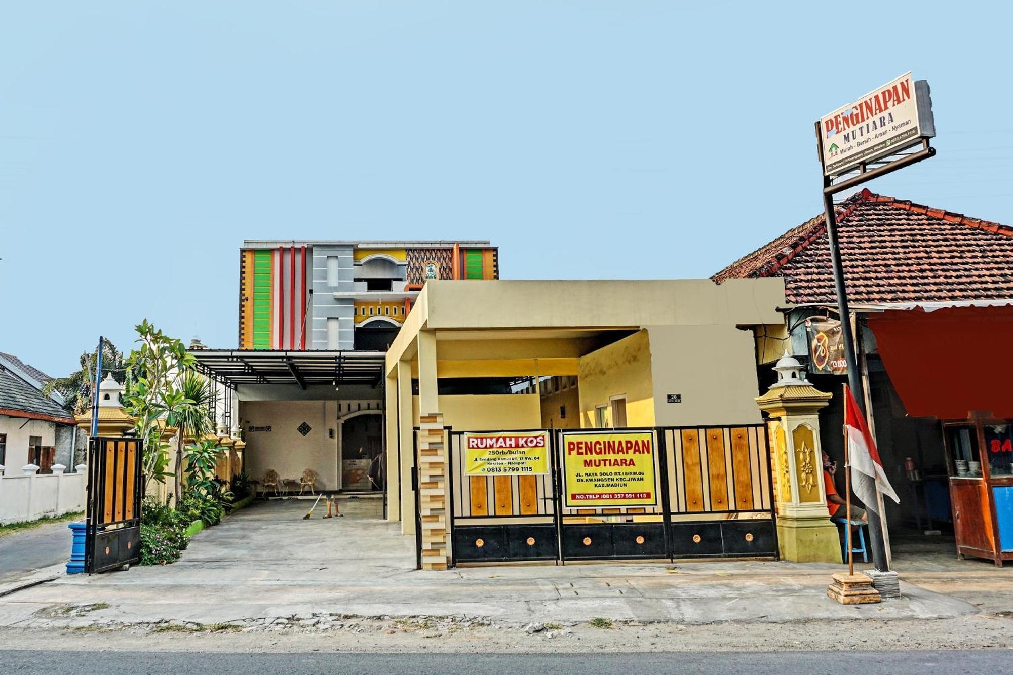 Oyo 91599 Penginapan Mutiara Madiun Exteriér fotografie