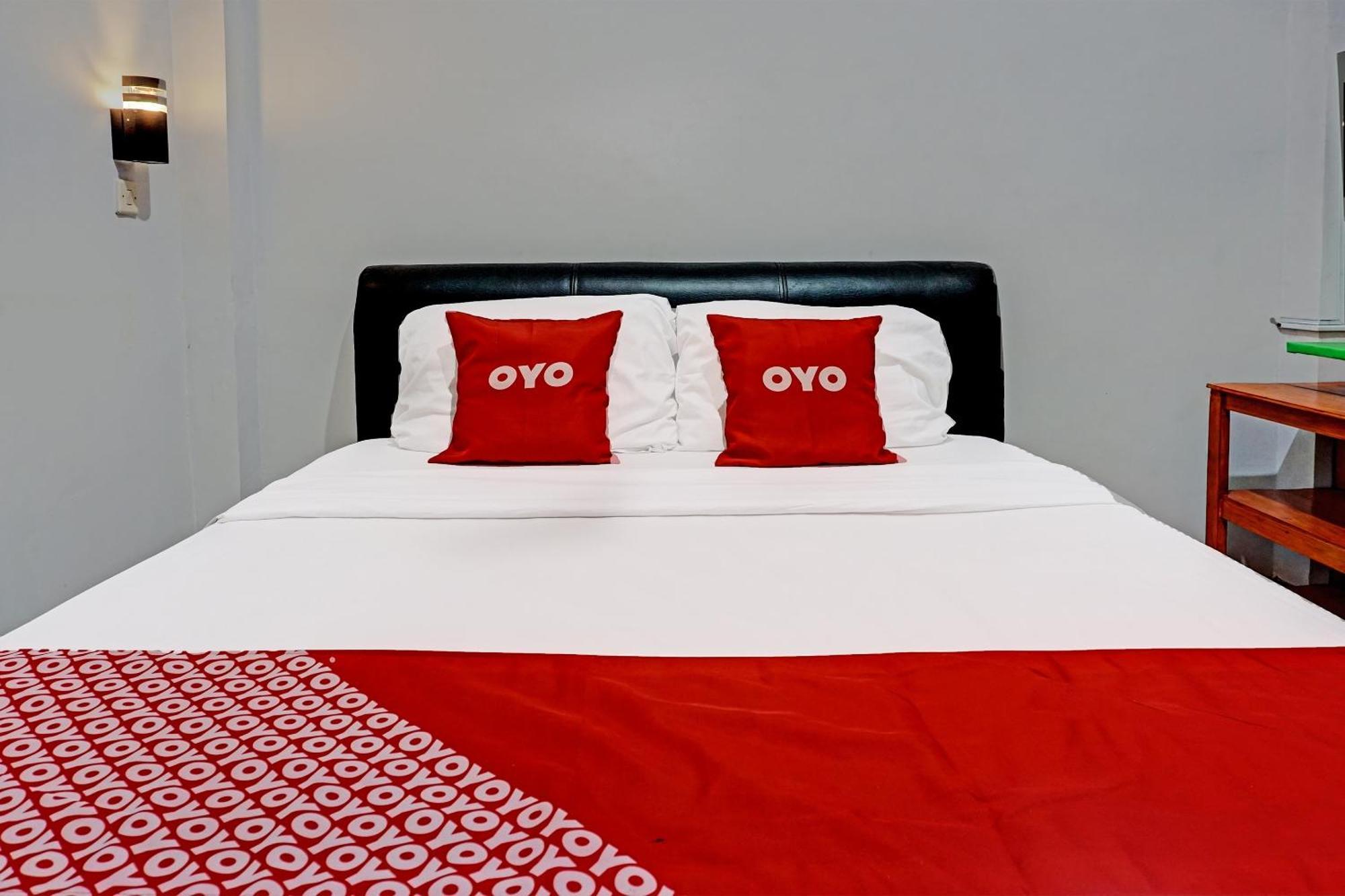 Oyo 91599 Penginapan Mutiara Madiun Exteriér fotografie